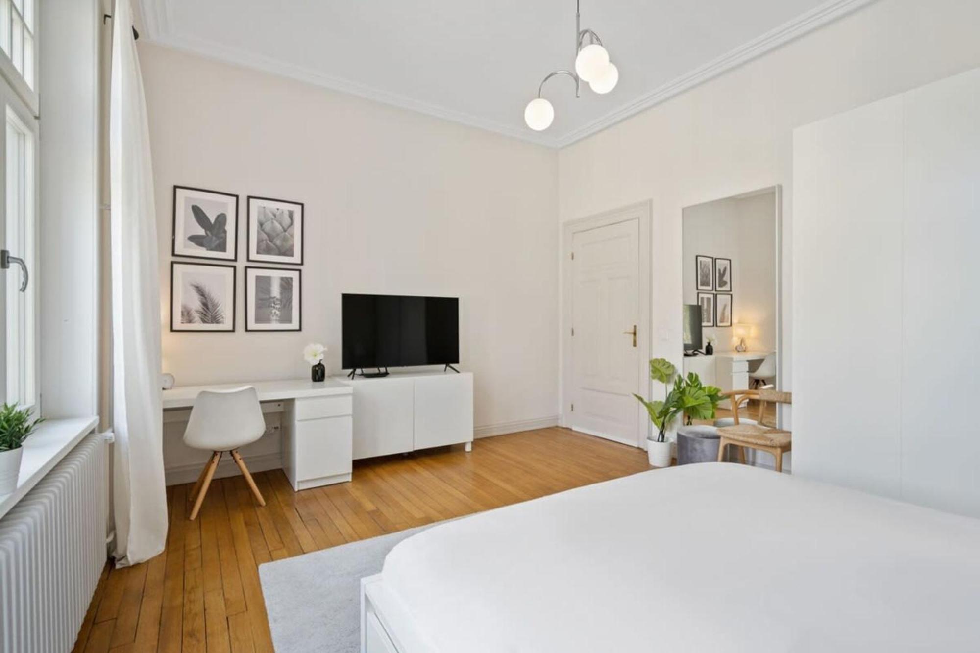 Spacious & Tranquil In Limpertsberg Homestay